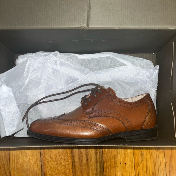 Florsheim, Reveal Jr. Boys Wingtip Oxford in Cognac - Picture 7 of 8